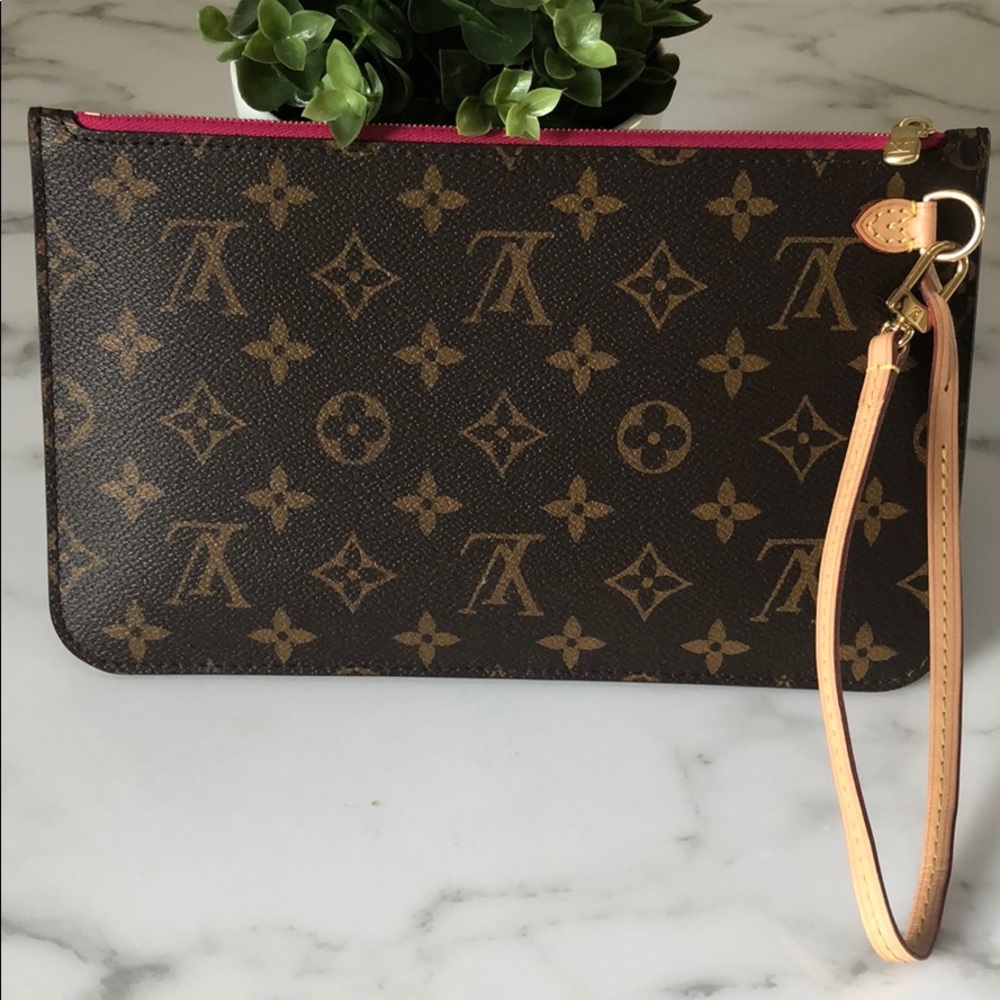 Authentic Louis Vuitton Neverfull Clutch